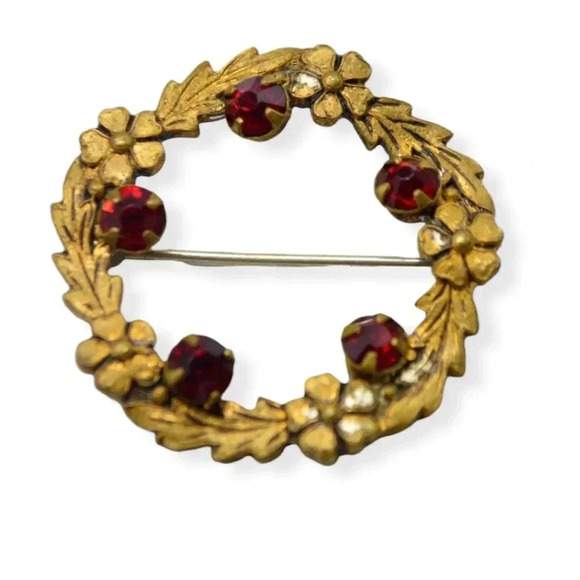 Art Nouveau Red Glass Rhinestone Wreath Gold Tone Vintage Pin C Clasp - Picture 1 of 4